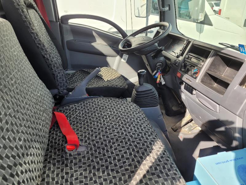 ISUZU N-Series CCb L35 K 3845 benne et grue moteur 3 litres de 150ch boîte manuelle
